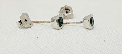 18k White gold and emerald set