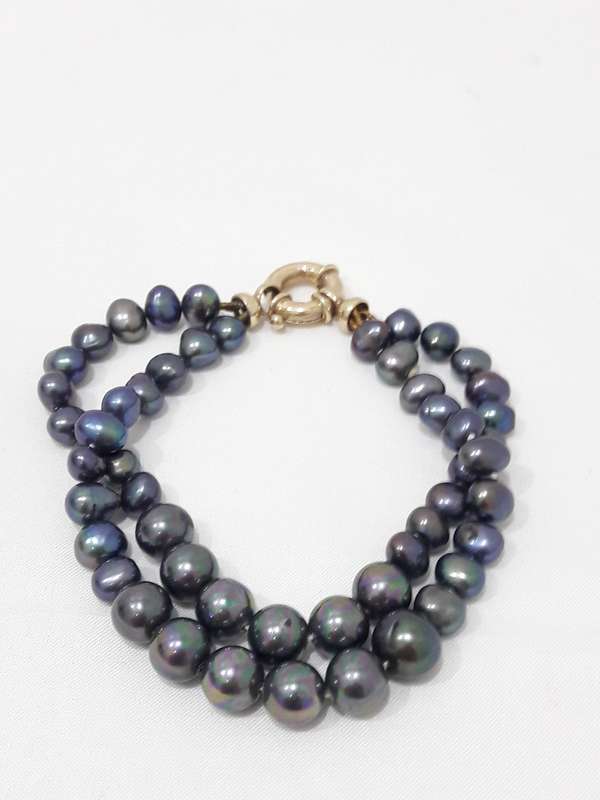 Vintage Cultured Tahitian pearls with 9ct clasp bracelet