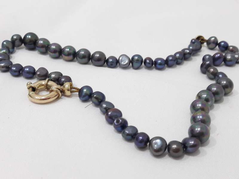Vintage Cultured Tahitian pearls with 9ct clasp bracelet