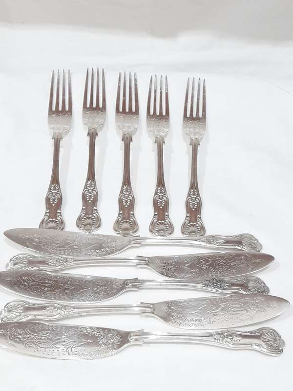 Vintage Kings Pattern silver plate cutlery set