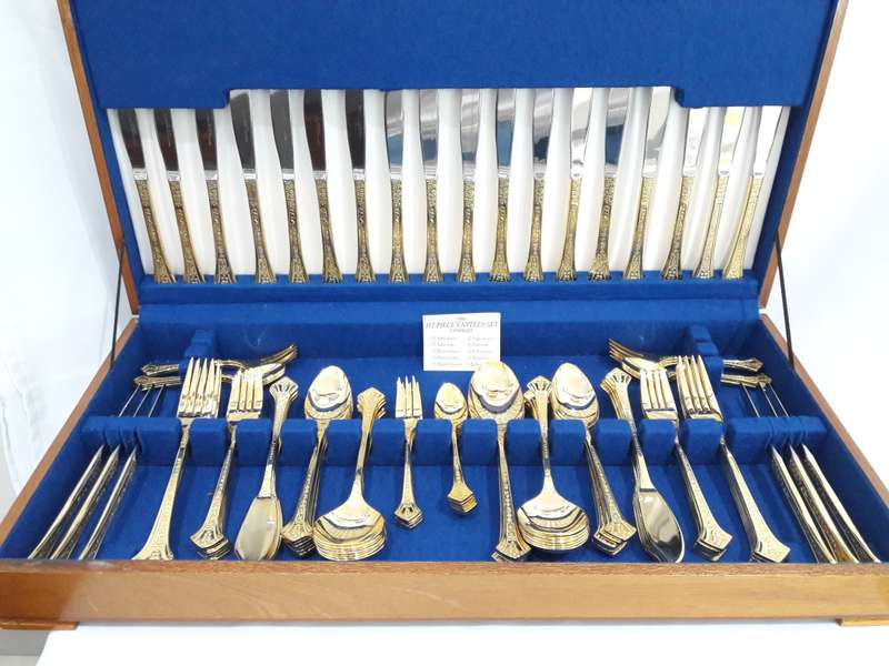 1970s 112 piece Eetrite `Fleur` 24k gold plated canteen