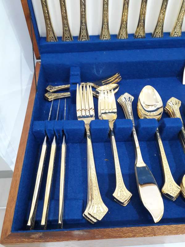 1970s 112 piece Eetrite `Fleur` 24k gold plated canteen