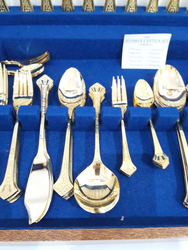 1970s 112 piece Eetrite `Fleur` 24k gold plated canteen