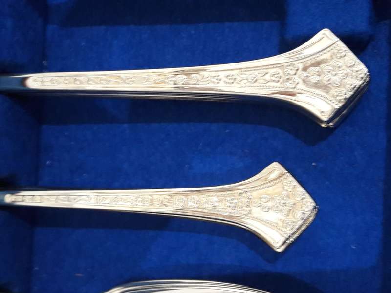 1970s 112 piece Eetrite `Fleur` 24k gold plated canteen