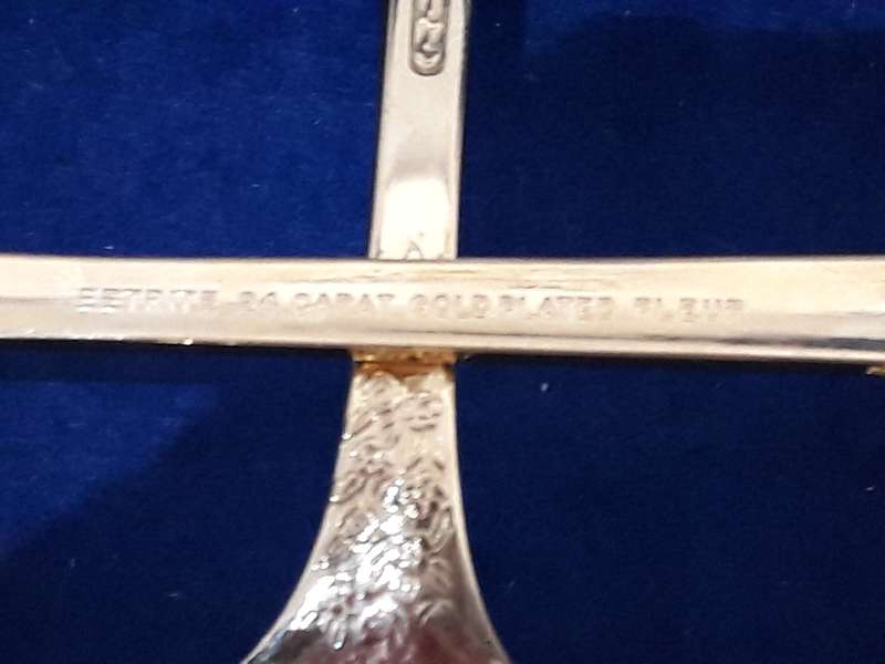 1970s 112 piece Eetrite `Fleur` 24k gold plated canteen