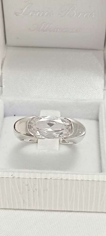 Sterling silver broad ring with cubic stone