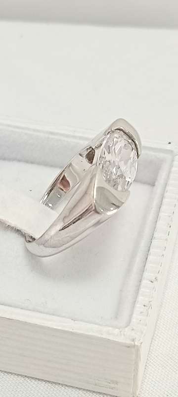 Sterling silver broad ring with cubic stone