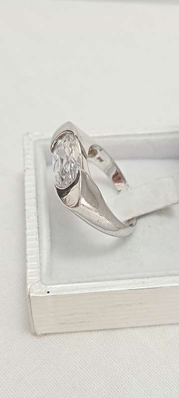 Sterling silver broad ring with cubic stone
