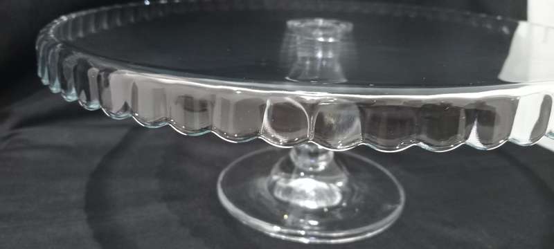 Maxwell Williams cake stands