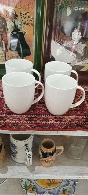 Maxwell Williams 'Diamond' coffee mugs