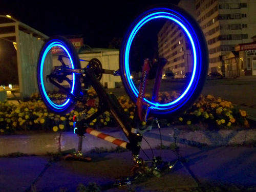 Fireflys - 4 x LED wheel valve caps for bicycles