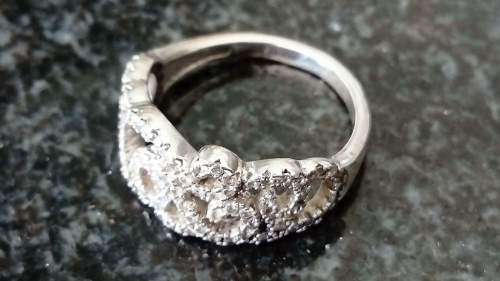 Ornate Ladies Silver Ring set with Cubic Zirconia's - 2.5 grams