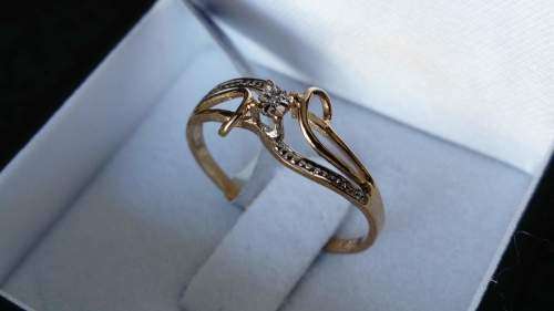 9ct Yellow & White Gold Dress Ring with one Single Cut Diamond.