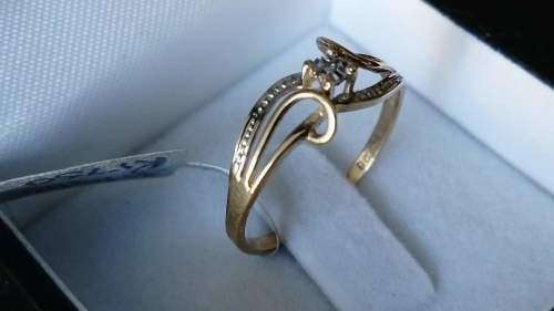 9ct Yellow & White Gold Dress Ring with one Single Cut Diamond.