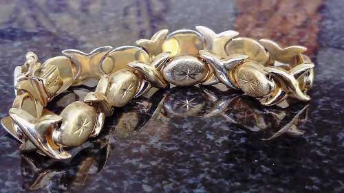 14ct Yellow Gold "Hugs & Kisses" Bracelet.
