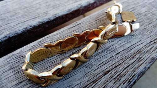 14ct Yellow Gold "Hugs & Kisses" Bracelet.