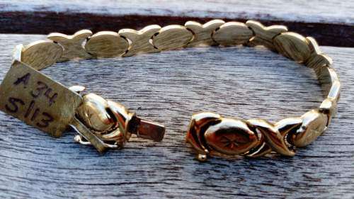 14ct Yellow Gold "Hugs & Kisses" Bracelet.