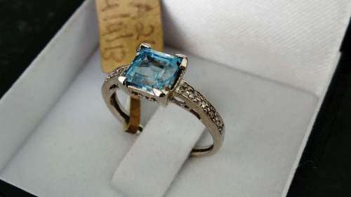 9ct White Gold Ring with Topaz & Diamonds
