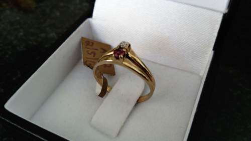 9ct Yellow Gold Split Shank Ring with a Diamond & Ruby.