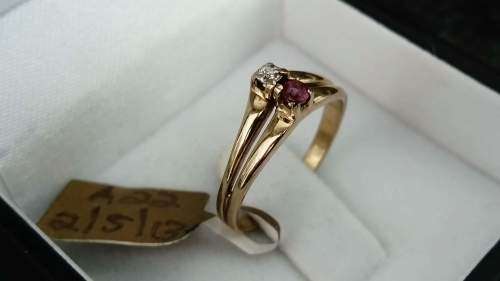 9ct Yellow Gold Split Shank Ring with a Diamond & Ruby.