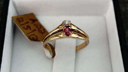 9ct Yellow Gold Split Shank Ring with a Diamond & Ruby.