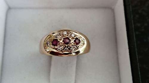 9ct Yellow Gold Diamond & Ruby Ring