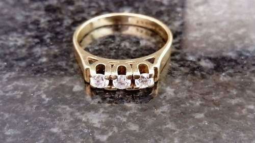 9ct Yellow Gold Ring with Cubic Zirconias.