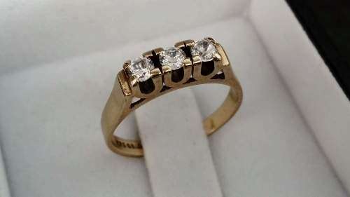 9ct Yellow Gold Ring with Cubic Zirconias.