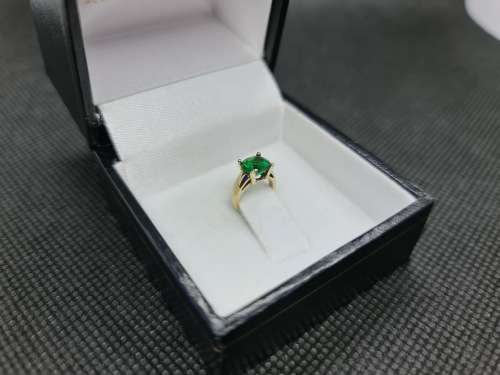 9ct Gold Infant Ring with Emerald - PLEASE READ THE DESCRIPTION BELOW FOR DETAILS AND SHIPPING