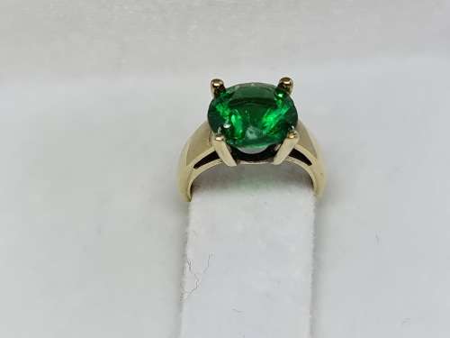 9ct Gold Infant Ring with Emerald - PLEASE READ THE DESCRIPTION BELOW FOR DETAILS AND SHIPPING