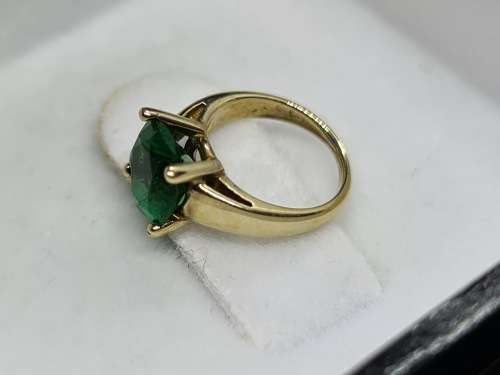 9ct Gold Infant Ring with Emerald - PLEASE READ THE DESCRIPTION BELOW FOR DETAILS AND SHIPPING