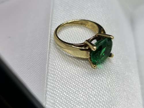 9ct Gold Infant Ring with Emerald - PLEASE READ THE DESCRIPTION BELOW FOR DETAILS AND SHIPPING
