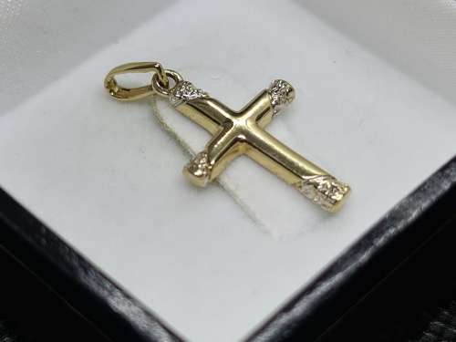 9ct Yellow Gold cross with Diamond - PLEASE READ THE DESCRIPTION BELOW FOR DETAILS AND SHIPPING