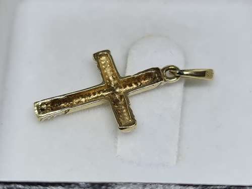 9ct Yellow Gold cross with Diamond - PLEASE READ THE DESCRIPTION BELOW FOR DETAILS AND SHIPPING