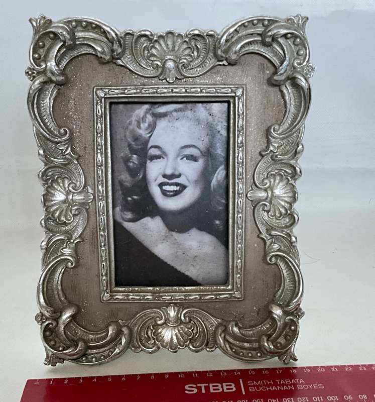 Stunningly Ornate Silver Picture Frame (Resin)