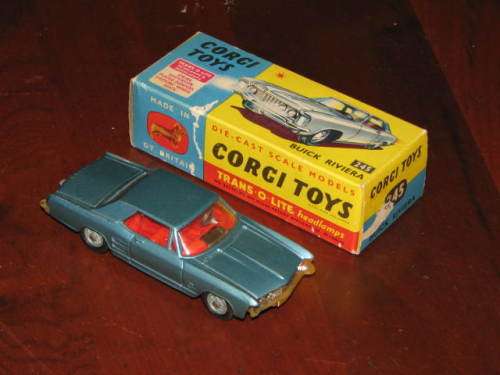 Corgi 245 Buick Riviera Metalic Bleu