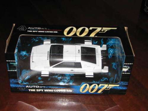 James Bond Lotus Submarine 1:18 Scale.