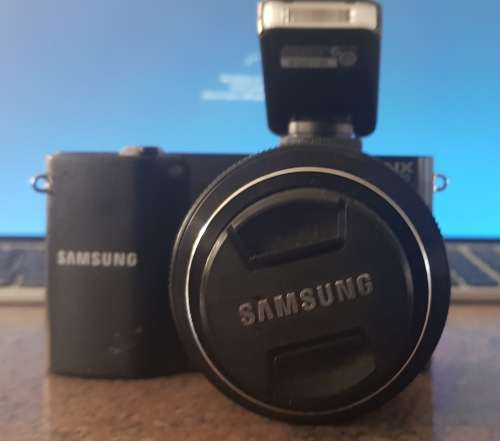 Samsung NX1000 20.3 Megapixel Camera (Body, external  flash and Lens) - 20 - 50 mm - Black