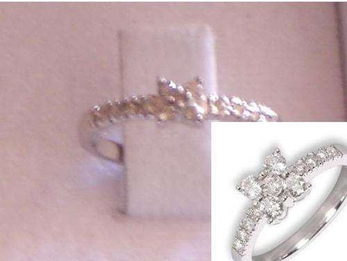 Beautiful 0.13ct diamond and white gold ring