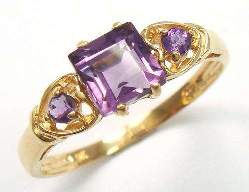 Beautiful solid 9kt gold and genuine amethyst ring.