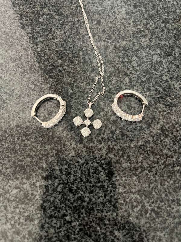 Four Diamond Jewellery Sets For Sale