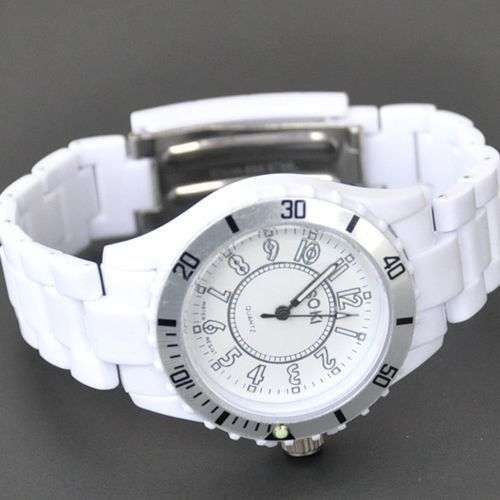 ****NEW SOKI WHITE ANALOG QUARTZ  LADIES BAND WATCH***VERY STYLISH!!!