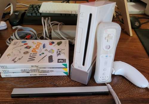 Nintendo Wii Bundle with Original Controller and 3 Games