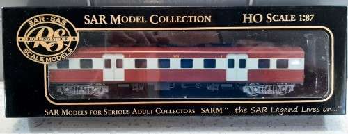 Lima Suburban coach 1st class new with Kadee couplers boxed