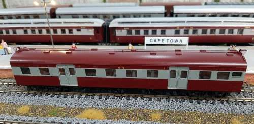 Lima Suburban coach 1st class new with Lima couplers boxed