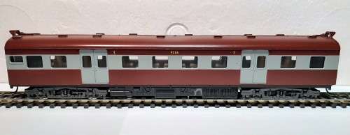 Suburban coach Lima 3rd class new with Kadee couplers in Lima box