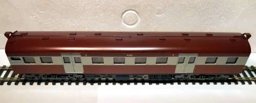 Suburban coach Lima 3rd class new with Kadee couplers in Lima box