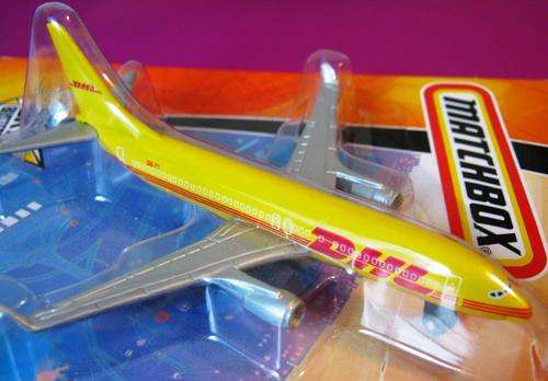 MINT BOEING 737 - 800 DHL CARGO PLANE BY MATCHBOX