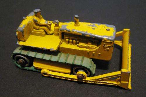 SCARCE AND ORIGINAL NO 18C CATERPILLAR BULLDOZER D8 BY MATCHBOX LESNEY OF ENGLAND (NOT DINKY)