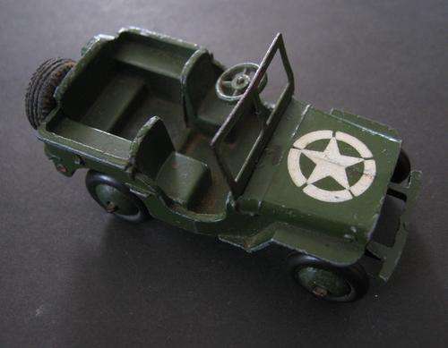 VINTAGE 1946 DINKY TOYS ARMY GREEN NO 153a G MILITARY JEEP WITH SPLIT WINDOW (NOT CORGI OR LESNEY)